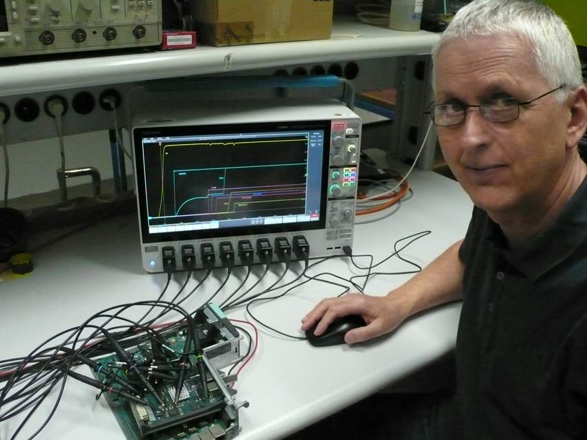 Stefan Grönbeck of Siemens Digital Industries working with the Tektonix MSO58.