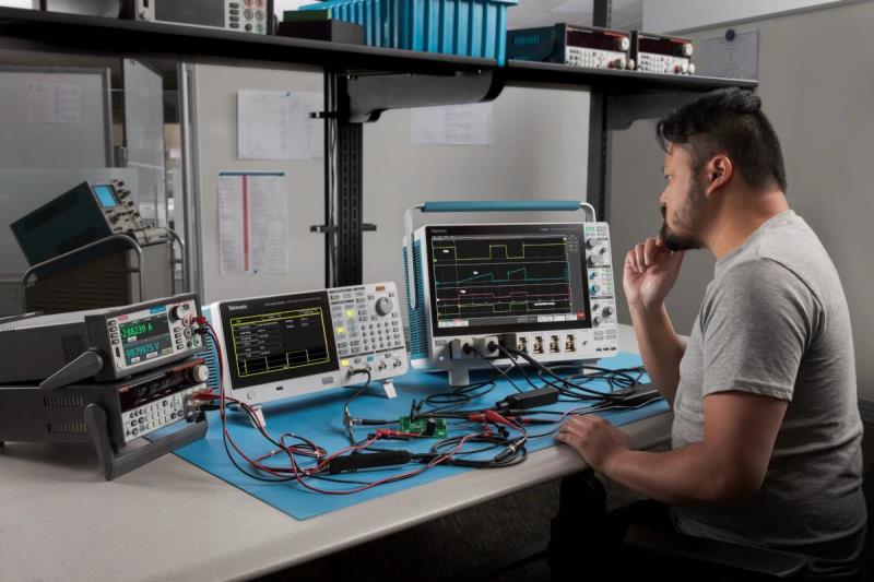 A setup for performing double pulse testing of SiC semiconductors includes a function generator for driving the gate of the MOSFET and an oscilloscope with analysis software for measuring VDS and ID. 