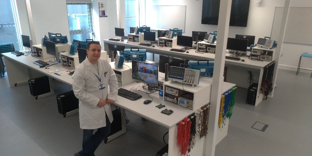 Coventry University's Nik Tsanov selects Tektronix solutions to help students jump-start their tech careers.