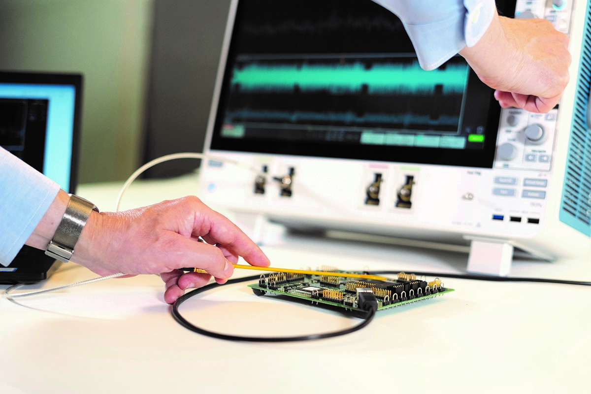 Test setup combines analog oscilloscope channels and spectrum analyzer channel on a mixed domain oscilloscope.