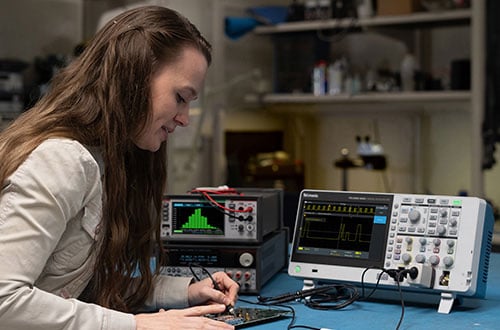 Embedded design engineer testing a DUT with the Tektronix TBS2000B oscilloscope