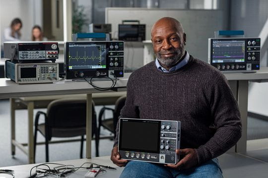 2 Series Portable MSO Oscilloscope is compact, versatile, and powerful for daily debug and test
