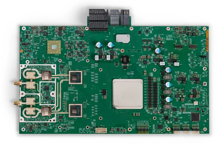 Tektronix ASICs: purpose-built signal path for ultra-high-performance oscilloscope.