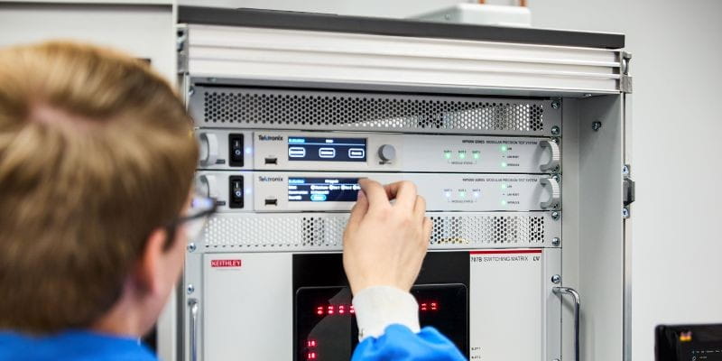 Tektronix expands MP5000 Series with 200-volt SMU to accelerate semiconductor and optical device validation
